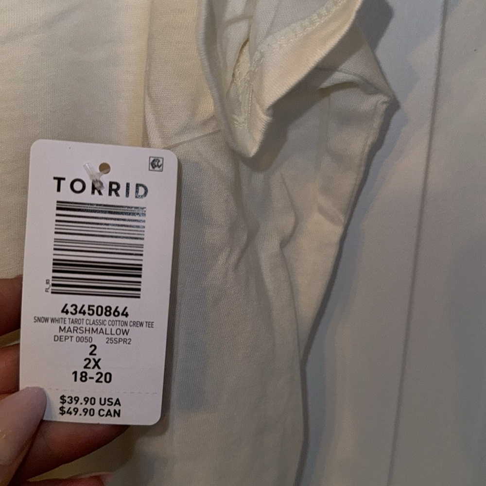 NWT🍎 Torrid Snow White Tarot Classic Crew Tee -ONLY SIZE 1X LEFT - Picture 4 of 4
